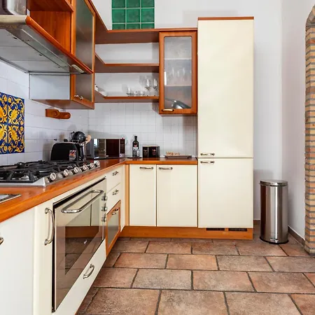Domenica 1 Apartment